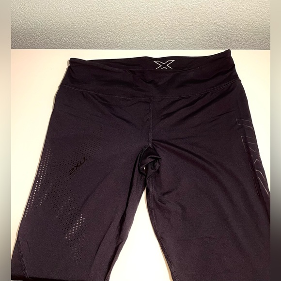 2XU compression tights - Picture 3 of 10